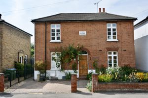 Frugal Cottage, Pemberton Road, East Molesey- click for photo gallery